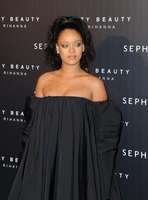 Rihanna Longsleeve T-shirt #2791152