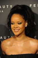 Rihanna Longsleeve T-shirt #2791159