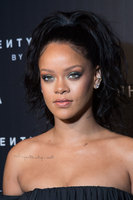 Rihanna t-shirt #2791176