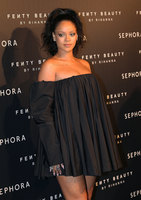 Rihanna t-shirt #2791178