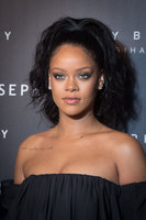 Rihanna t-shirt #2791179