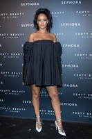 Rihanna Sweatshirt #2791183
