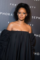 Rihanna Sweatshirt #2791195
