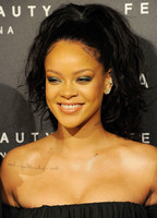 Rihanna Longsleeve T-shirt #2791196