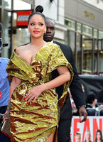 Rihanna Sweatshirt #3266833