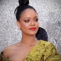 Rihanna Sweatshirt #3266842