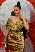 Rihanna Longsleeve T-shirt #3266950
