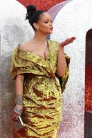 Rihanna Longsleeve T-shirt #3266960
