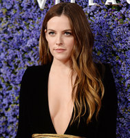 Riley Keough Longsleeve T-shirt #3807578