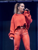 Rita Ora Longsleeve T-shirt #2909560