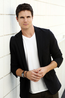 Robbie Amell stickers 2349989