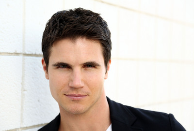 Robbie Amell puzzle