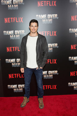 Robbie Amell puzzle 3205504