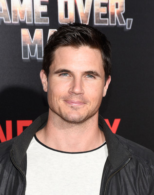 Robbie Amell Poster 3205505