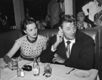 Robert Mitchum mug #G929468