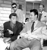 Robert Mitchum mug #G929528