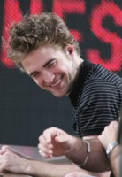 Robert Pattinson Longsleeve T-shirt #1525180