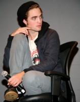 Robert Pattinson Longsleeve T-shirt #1525206