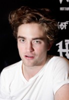Robert Pattinson Longsleeve T-shirt #1525212