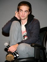Robert Pattinson Longsleeve T-shirt #1525225