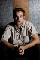 Robert Pattinson Longsleeve T-shirt #2187329
