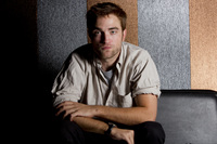 Robert Pattinson Longsleeve T-shirt #2187334