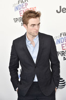 Robert Pattinson Longsleeve T-shirt #3167708