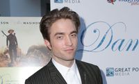 Robert Pattinson Longsleeve T-shirt #3318439