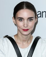 Rooney Mara Longsleeve T-shirt #3804638