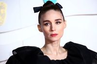 Rooney Mara Longsleeve T-shirt #3930610