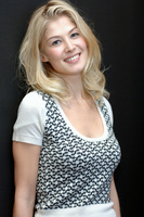 Rosamund Pike Longsleeve T-shirt #2394018