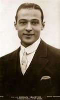 Rudolph Valentino Longsleeve T-shirt #2591530