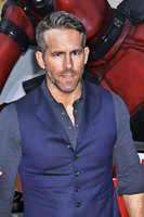 Ryan Reynolds Longsleeve T-shirt #3256594