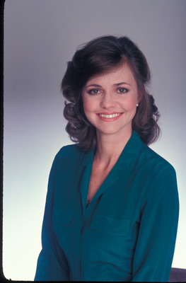 Sally Field puzzle 2348074
