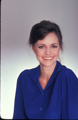 Sally Field puzzle 2348077