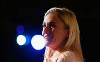 Sally Pearson Sweatshirt #3616740