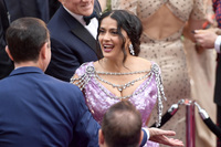 Salma Hayek Longsleeve T-shirt #3115136