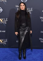 Salma Hayek Longsleeve T-shirt #3137963