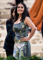 Salma Hayek Sweatshirt #3316860