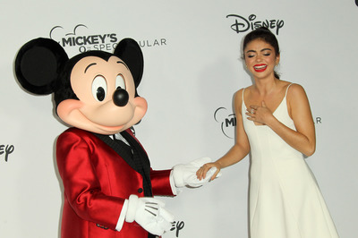 Sarah Hyland posters