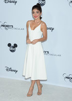 Sarah Hyland tote bag #G2383781