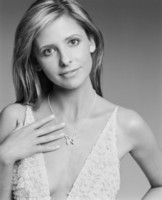 Sarah Michelle Gellar Longsleeve T-shirt #1335416