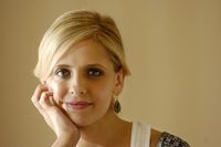Sarah Michelle Gellar Longsleeve T-shirt #2087590