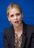 Sarah Michelle Gellar Longsleeve T-shirt #2248085