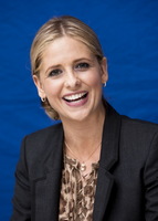 Sarah Michelle Gellar Longsleeve T-shirt #2248093