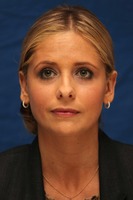Sarah Michelle Gellar Longsleeve T-shirt #2442091