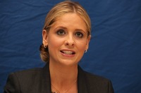 Sarah Michelle Gellar Longsleeve T-shirt #2442094