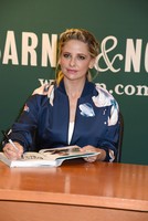 Sarah Michelle Gellar Sweatshirt #2956570