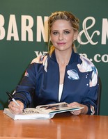 Sarah Michelle Gellar Sweatshirt #2956605