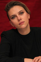 Scarlett Johansson Longsleeve T-shirt #2266405